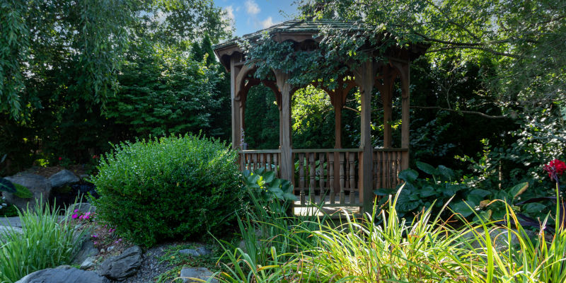 3 Reasons Why You Should Work with a Landscape Designer